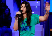 Emma Marrone ad Amici 25 canta Brutta Storia e fa un discorso schietto e sincero | Video Witty Tv Emma Marrone