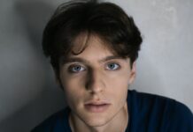 “Un Professore 3”, intervista a Filippo Brogi: “Zeno scoprirà un mondo nuovo grazie a Dante. Lavorare con Gassmann un sogno che si realizza” Filippo Brogi