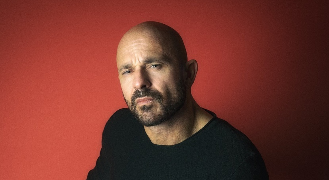 “Io sono Rosa Ricci”, intervista a Raiz: “Devo tanto a Mare Fuori perché ha segnato una rinascita artistica. Nel film Salvatore sarà buono e cattivo allo stesso tempo”