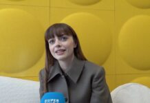 Annalisa presenta l’album “Ma io sono fuoco”: “Sbagliare è normale, è bello perché impari. Sono molto severa con me stessa. A un certo punto mi sono guardata da fuori, e non ho più voluto fare esperimenti per mettermi alla prova” – Intervista Video Annalisa