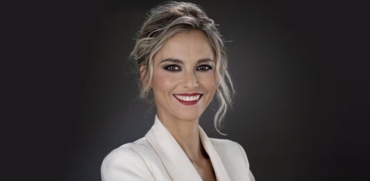 Ballando con le Stelle 2025, intervista esclusiva a Francesca Fialdini: “Sono lusingata di essere favorita per la vittoria ma non mi lascio travolgere. Sanremo 2026? Un miraggio bellissimo” Attenti al libro con Francesca Fialdini