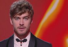 Le Iene 2025, il monologo di Lorenzo Zurzolo: “l’ansia da prestazione è una camicia che ci hanno cucito addosso” | Video Mediaset Lorenzo Zurzolo a Le Iene 2025