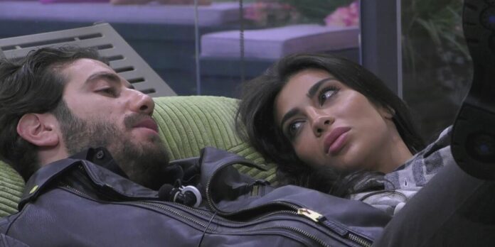 Grande Fratello 2025, stasera su Canale 5: anticipazioni diretta di lunedì 17 novembre. Nomination, eliminati e sondaggi Omer e Rasha al Grande Fratello 2025