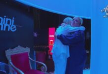 Uomini e Donne, l’abbraccio di Tina e Gemma: Gianni Sperti “è un momento storico” | Video Witty Tv Tina e Gemma abbraccio a Uomini e Donne