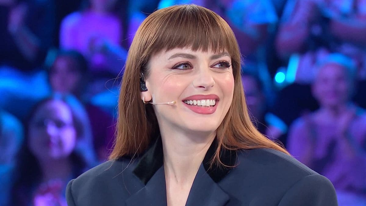 annalisa ad amici 25 canta esibizionista e poi giudica la gara canto video witty tv da Superguidatv.it annalisa ad amici 25 canta esibizionista e poi giudica la gara canto video witty tv