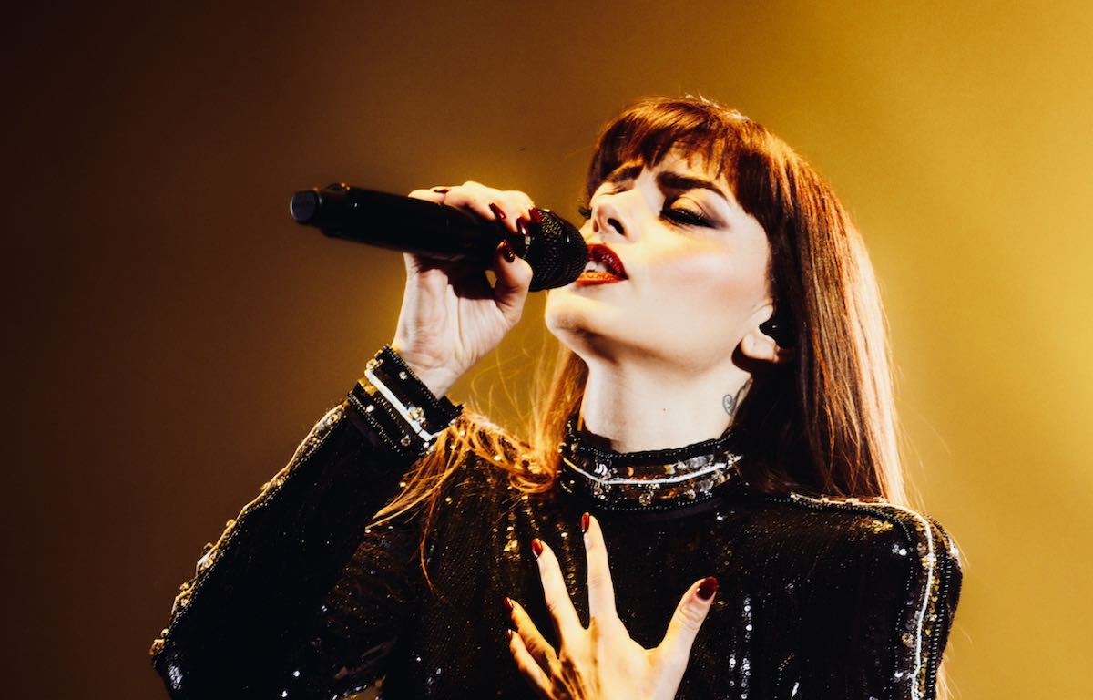 Annalisa accende i palasport e arriva a Milano, “Ma noi siamo fuoco – Capitolo I” è un viaggio in tre sogni tra fuoco, acqua e metamorfosi: “Il pubblico è il 50% dello spettacolo”