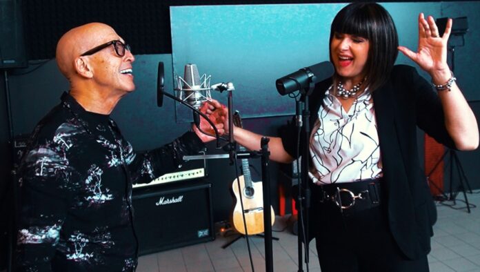 Carlo Marrale e Silvia Mezzanotte in una nuova versione di ‘Stasera che sera’: “C’è compatibilità armonica nelle nostre voci. La musica di oggi? Viene vissuta in modo superficiale. Sanremo? Deviamo la domanda” Carlo Marrale e Silvia Mezzanotte