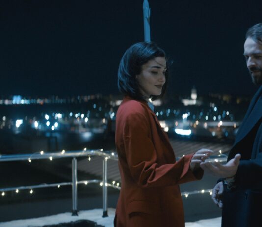 Due mondi, un desiderio: il film turco tra fantasy e melodramma – Recensione Due mondi, un desiderio