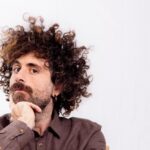 Gio Evan: il nuovo album “L’affine del mondo”, il tour “Extra Terrestre”, il festival “Evanland” e il romanzo “La gioia è un duro lavoro” GIO EVAN