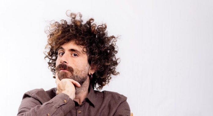 Gio Evan presenta il nuovo album “L’eleganza del mango” e il nuovo tour teatrale “L’affine del mondo” – Intervista GIO EVAN