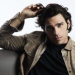 Giuseppe Maggio, protagonista della serie Netflix “Mrs. Playmen”: “L’inclusività resta ancora un tabù per una parte della popolazione” – Intervista Giuseppe Maggio