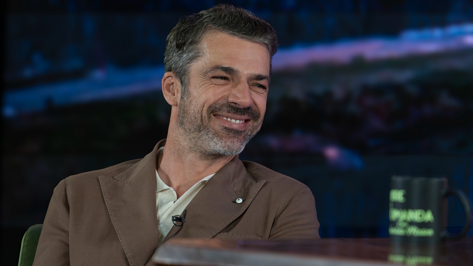 “Call My Agent 3”, intervista esclusiva a Luca Argentero: “Io e Cristina Marino siamo molto complici, recitare insieme come marito e moglie è stato divertente” “Call My Agent 3”, intervista esclusiva a Luca Argentero: “Io e Cristina Marino siamo molto complici, recitare insieme come marito e moglie è stato divertente”