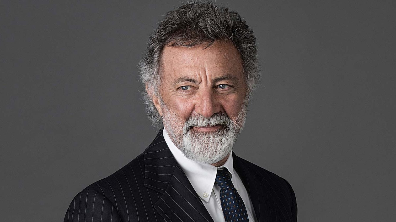 “Allegro ma non troppo”, intervista a Luca Barbareschi: “Nessun rimpianto, dalla vita ho avuto tutto. I tagli al cinema? In questi anni molti hanno truffato”