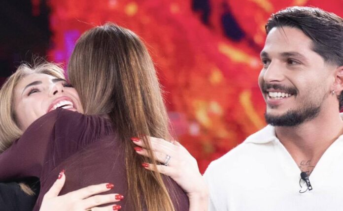 Martina De Ioannon e Gianmarco Steri a Verissimo: “La nostra storia d’amore” | Video Mediaset Martina De Ioannon e Gianmarco Steri