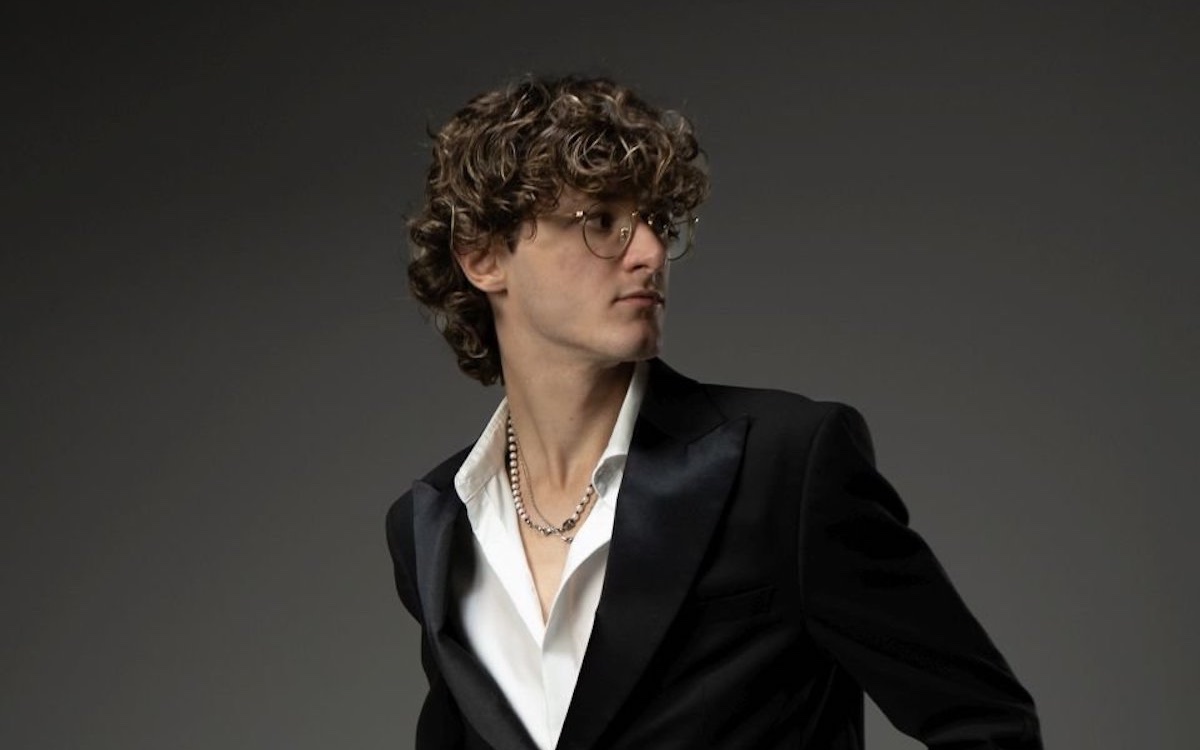 Occhi: “A Sanremo Giovani inizio davvero a esistere. Non voglio correre, un passo alla volta. La mia forza? Restare genuino, sempre” – Intervista Video