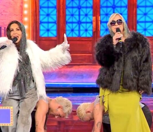 Tu si que vales 2025, Lip Sync Battle: Sabrina Ferilli e Tina Cipollari, esibizione iconica | Video Witty tu si que vales 2025