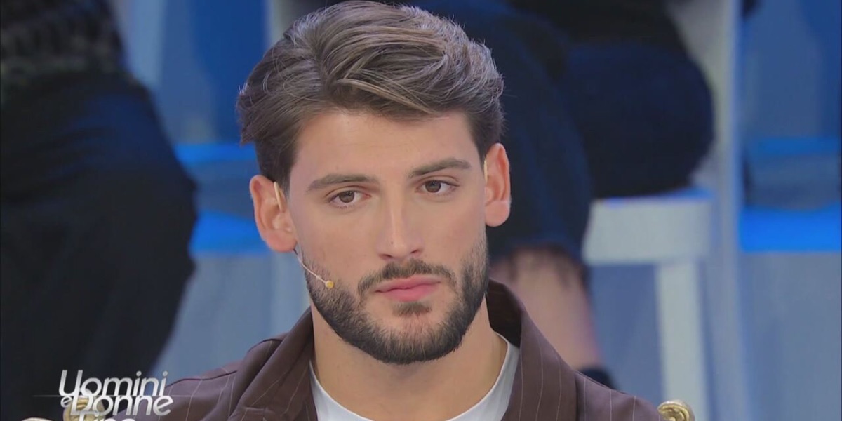 Uomini e Donne, Ciro Solimeno è il nuovo tronista: la proposta di Maria De Filippi | Video Witty Tv Uomini e Donne, Ciro Solimeno è il nuovo tronista: la proposta di Maria De Filippi | Video Witty Tv