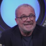 Grande Fratello 2025, news ultim’ora: eliminato e nomination di ieri sera 3 novembre, settima puntata Claudio Amendola al Grande Fratello 2025