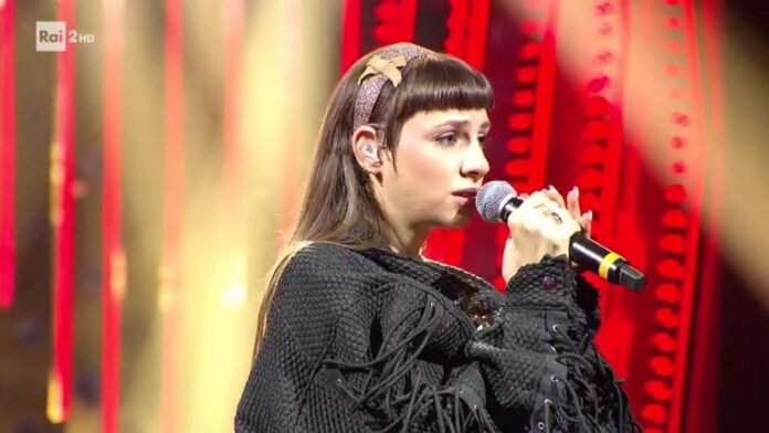 Sanremo Giovani 2025, intervista alla semifinalista Cmqmartina: “Orgogliosa che a vincere la prima puntata siano state tre donne. Il tatuaggio per mia madre? L’ho fatto per farla arrabbiare” cmqMartina