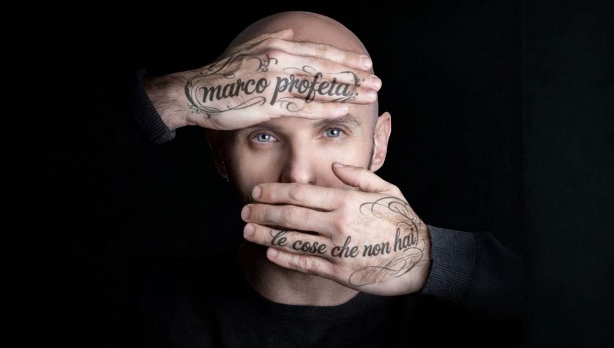 Marco Profeta presenta il suo brano ‘Le cose che non hai’: “Tutti ci sentiamo fuori posto. La musica è salvezza. Arriva in profondità” Marco Profeta presenta il suo brano ‘Le cose che non hai’: “Tutti ci sentiamo fuori posto. La musica è salvezza. Arriva in profondità”