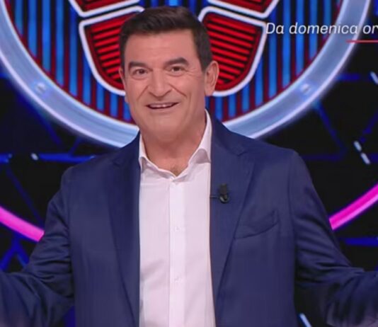 Ascolti TV di “Caduta libera”, il confronto dei dati Auditel della prima puntata con Max Giusti Max Giusti