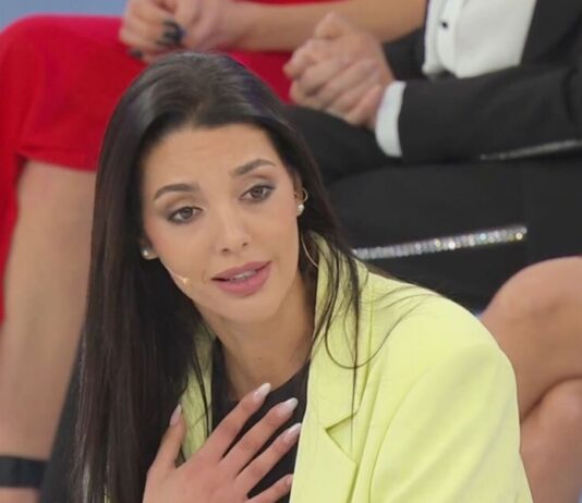 Uomini e Donne anticipazioni e news, diretta di oggi (4 dicembre 2025) in streaming, Trono Over e Classico – Video Witty TV Sara di Uomini e Donne