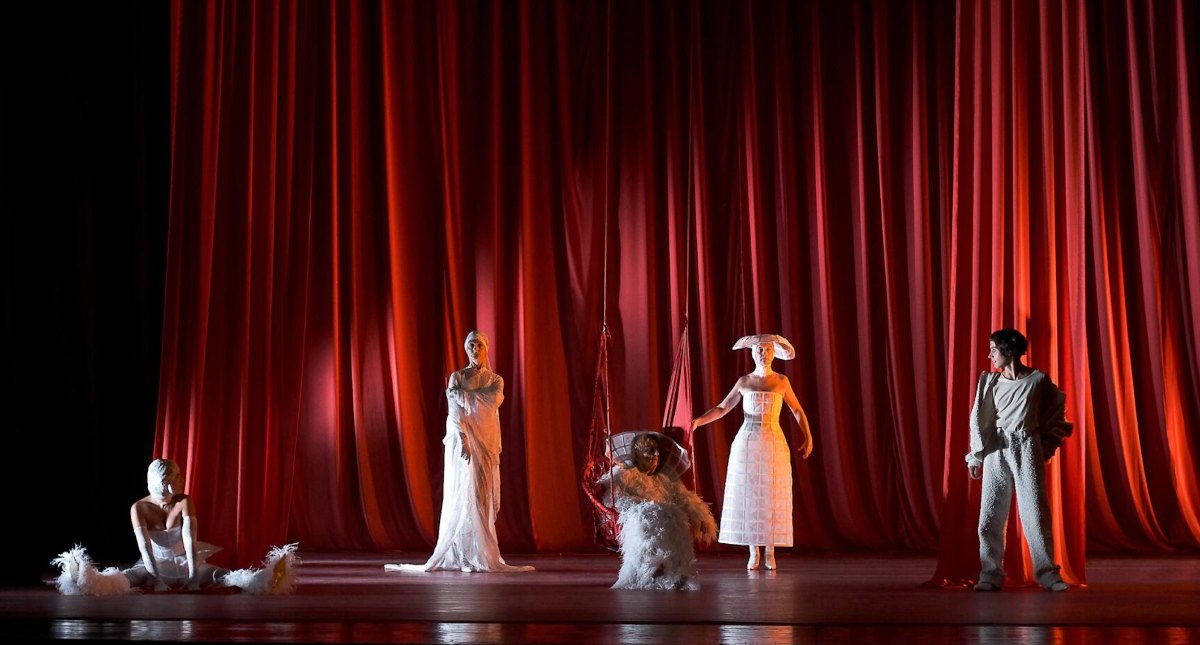 Caterina Filograno in scena con ‘Anche in casa si possono provare emozioni forti’: “Una storia di matriarcato ispirata alla mia famiglia” Caterina Filograno in scena con ‘Anche in casa si possono provare emozioni forti’: “Una storia di matriarcato ispirata alla mia famiglia”