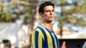 Lefter - La storia di Ordinaryus: la leggenda del calcio turco un biopic sportivo che dimentica lo sport - Recensione