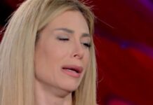 Paola Caruso a Verissimo in lacrime per la morte della madre: “Non ce la faccio” | Video Mediaset Paola Caruso a Verissimo