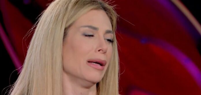 Paola Caruso a Verissimo in lacrime per la morte della madre: “Non ce la faccio” | Video Mediaset Paola Caruso a Verissimo