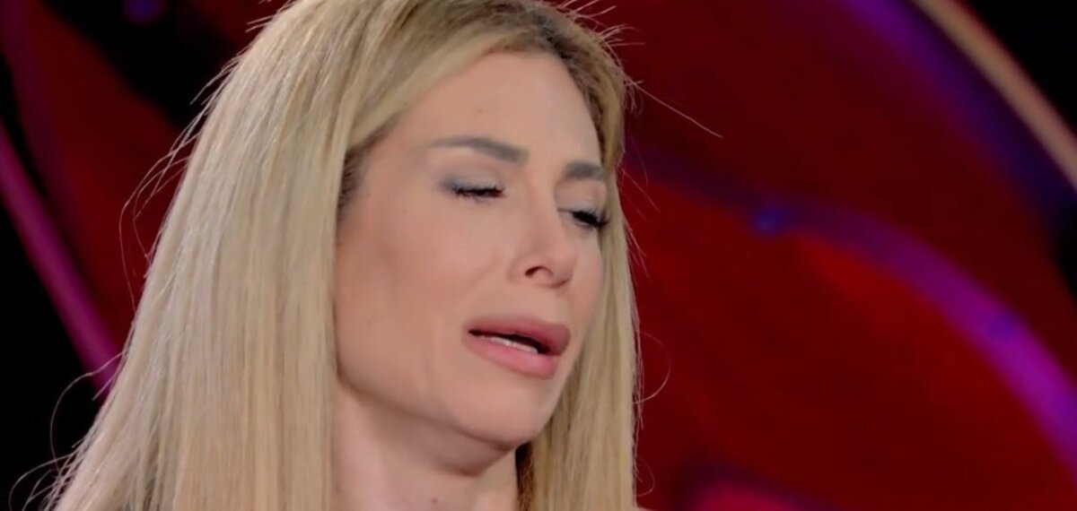 Paola Caruso a Verissimo in lacrime per la morte della madre: “Non ce la faccio” | Video Mediaset Paola Caruso a Verissimo in lacrime per la morte della madre: “Non ce la faccio” | Video Mediaset