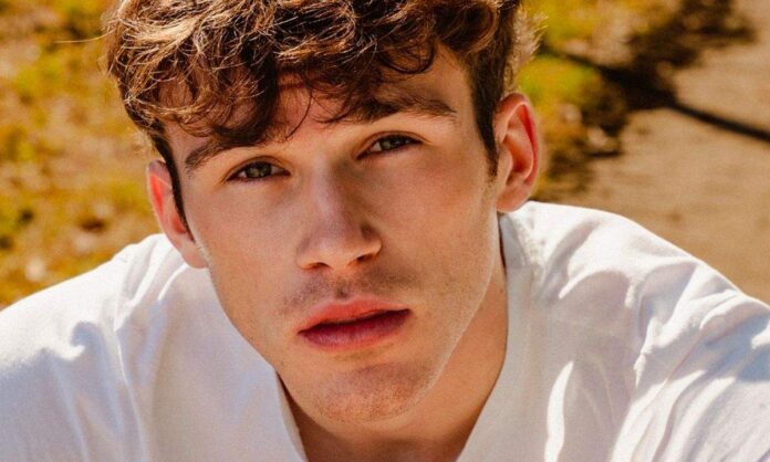 Sanremo Giovani, intervista esclusiva a Principe: “Mon Amour è nata in cameretta, l’avevo dedicata ad una ragazza con cui è finita male. Mi piacerebbe collaborare con Frah Quintale” Sanremo Giovani 2025: Principe