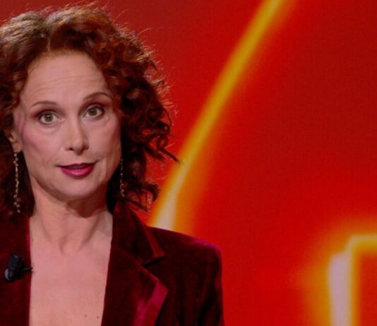 Le Iene 2025, il monologo di Beatrice Luzzi sulla violenza contro le donne: “85 donne uccise nel 2025” | Video Mediaset Beatrice Luzzi a Le Iene