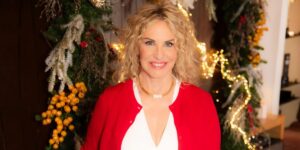 Ascolti tv 23 dicembre 2025: Cena di Natale (16.8%), Io sono Farah (15.1%), Affari Tuoi, La Ruota della Fortuna | Dati Auditel