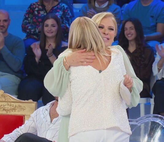 Uomini e Donne, lo storico abbraccio tra Tina e Gemma | Video Witty Tv Gemma e Tina a Uomini e Donne