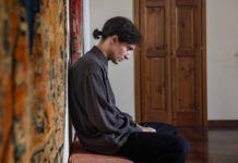 Ascolti tv 1 marzo 2026: Franco Battiato – Il lungo viaggio (18.8%), Chi vuol essere milionario (14.3%), Dietro Festival, (22%) La Ruota della Fortuna (24.4%) | Dati Auditel Franco Battiato. Il lungo viaggio