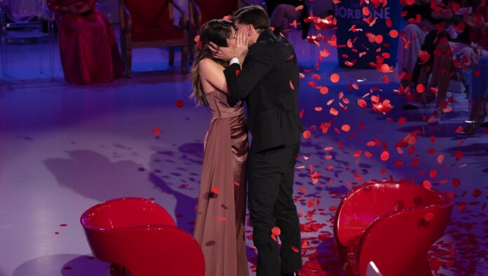 Uomini e Donne, la scelta di Cristiana è Ernesto: “ti ringrazio per avermi messo il tuo cuore in mano” | Video Witty Tv Cristiana scelta Ernesto, Uomini e Donne