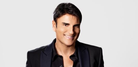 Sal Da Vinci a Sanremo 2026 con “Per sempre si”: “L’amore non ha etichette, è di tutti. Rossetto e caffè? È stato un miracolo” – Intervista Video Sal Da Vinci