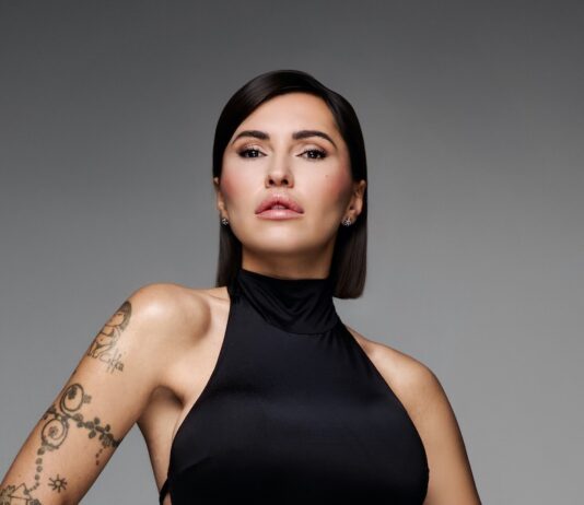 Serena Brancale a Sanremo 2026 con “Qui con me”: “Quest’anno porto solo la verità. Canto per mia madre” Serena Brancale