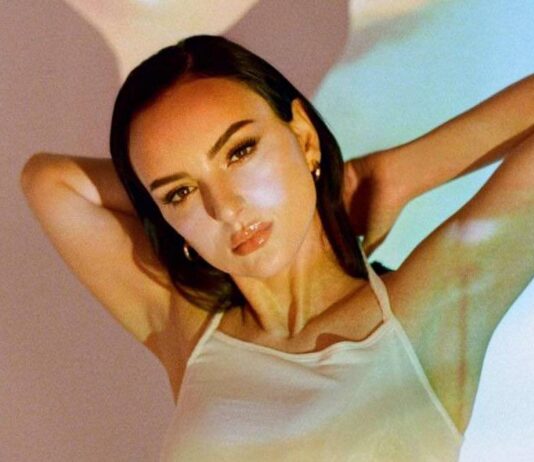 Festival di Sanremo 2026, intervista esclusiva ad Arisa: “Non penso alla vittoria, preferisco non avere aspettative. La tv mi ha permesso di farmi conoscere davvero. Se fossi direttore artistico, mi impegnerei personalmente a cercare le migliori canzoni scritte da autrici donne” Arisa