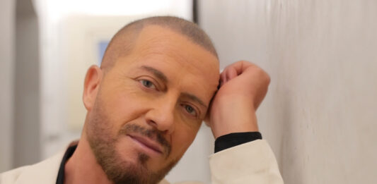 Festival di Sanremo 2026, intervista a Raf: “Cercherò di non lasciarmi travolgere dall’emozione. Mi dispiace per le critiche social che Laura Pausini ha dovuto affrontare” Raf