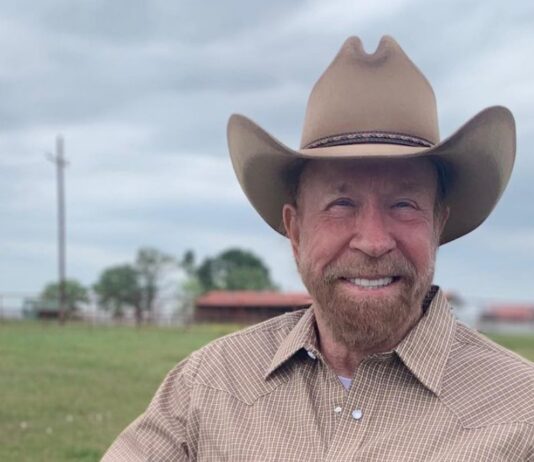 È morto Chuck Norris, leggenda delle arti marziali e star di “Walker, Texas Ranger” Chuck Norris