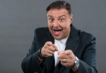 Intervista a Claudio Lauretta, imitatore di Gerry Scotti: “Stefano De Martino sa creare un forte spirito di squadra. Parteciperei a Pechino Express” Claudio Lauretta