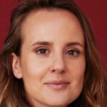 “Uno sbirro in Appennino”, intervista ad Elisa Di Eusanio: “Tra Gaetana e Benassi forte complicitร umana. La scuola ha un ruolo fondamentale nella lotta contro il patriarcato. Doc? Teresa tornerร nella quarta stagione” Elisa Di Eusanio