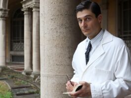 “Le libere donne”, intervista a Lino Guanciale: “Mi sento legato al personaggio di Mario Tobino. Il disagio mentale va affrontato con lucidità e senza tabù” Lino-Guanciale