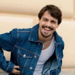 Renato Biancardi al Grande Fratello VIP 2026: “Sono pronto anche a innamorarmi nella Casa, c’è una concorrete che mi piace. Io e Stefano De Martino non siamo amici d’infanzia come hanno scritto, ma da 7 anni” – Intervista Renato Biancardi