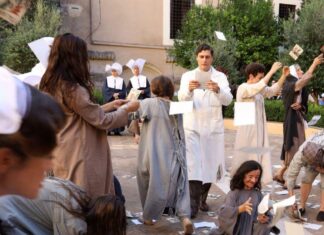 Ascolti tv 10 marzo 2026: Le Libere Donne (17.9%), Taratata (13.4%), Affari Tuoi (23.5%), La Ruota della Fortuna (23.3%) | Dati Auditel Le Libere Donne, serie tv con Lino Guanciale