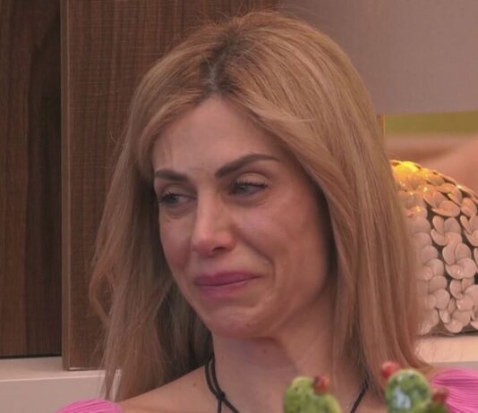 Grande Fratello Vip 2026, la storia di Paola Caruso e la sorpresa del figlio Michele | Video Mediaset Paola Caruso al Grande Fratello Vip 2026