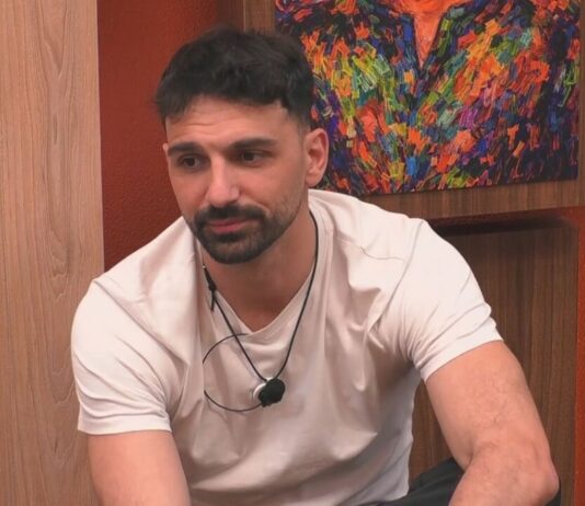 Grande Fratello Vip 2026, Raimondo Todaro contro tutti: Selvaggia Lucarelli “sembri molto nervoso” | Video Mediaset Raimondo Todaro al Grande Fratello 2026