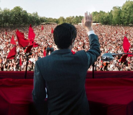 Berlinguer – La grande ambizione: Elio Germano in un bio-pic che non si prende rischi – Recensione Berlinguer - La grande ambizione